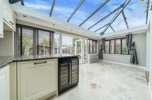 Kitchen diner angle 3- click for photo gallery